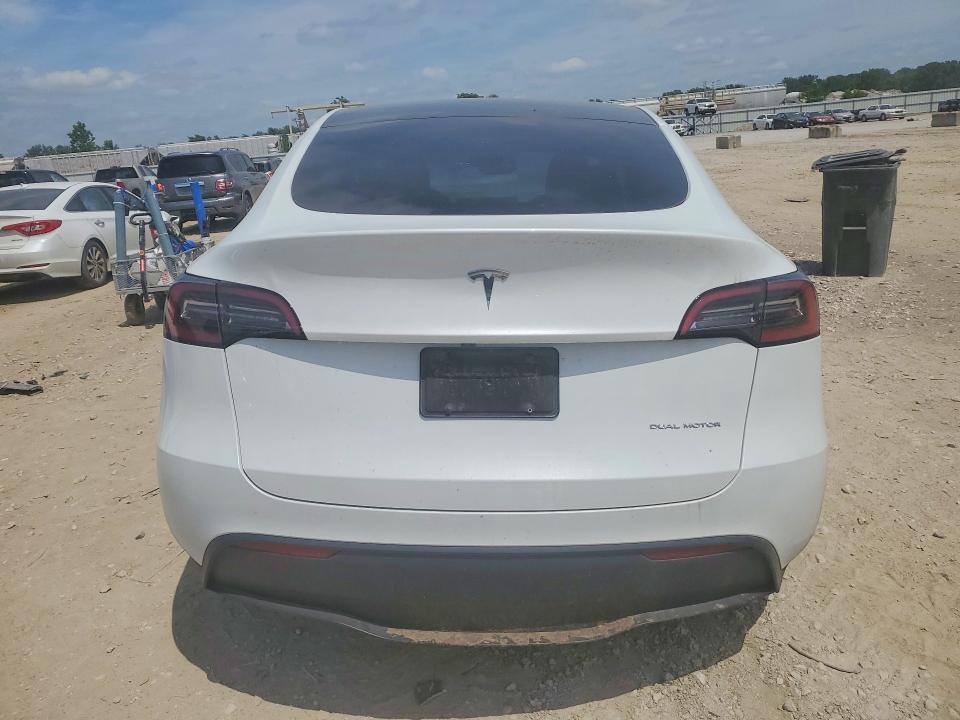 2024 Tesla Model y VIN 7SAYGDEE4RA216278 COPART salvage auction — SIDE, Salvage Title, sold $7,700 on 2026-07-28 (photo 6)