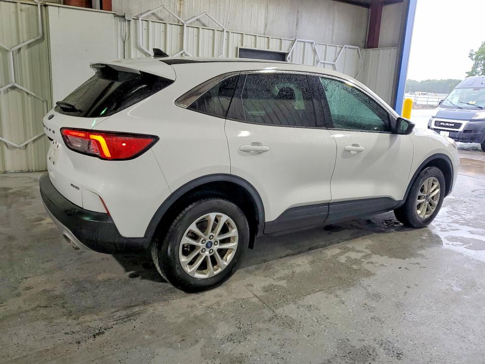 2022 Ford Escape VIN 1FMCU9G65NUB30660 COPART salvage auction — UNDERCARRIAGE, Nc - Dealer Only Clean Title, sold $5,400 on 2026-07-09 (photo 3)