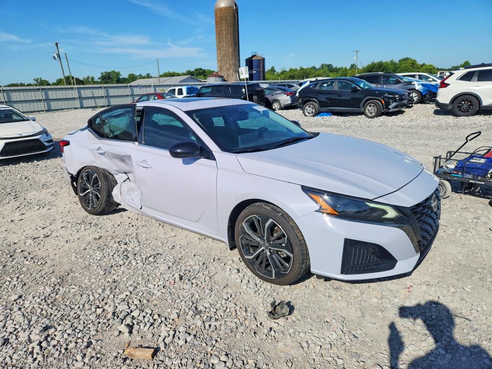 2025 Nissan Altima VIN 1N4BL4CV1SN428556 COPART salvage auction — SIDE, AL - CERT OF TITLE-SALVAGE TITLE, sold $9,200 on 2026-07-30 (photo 4)