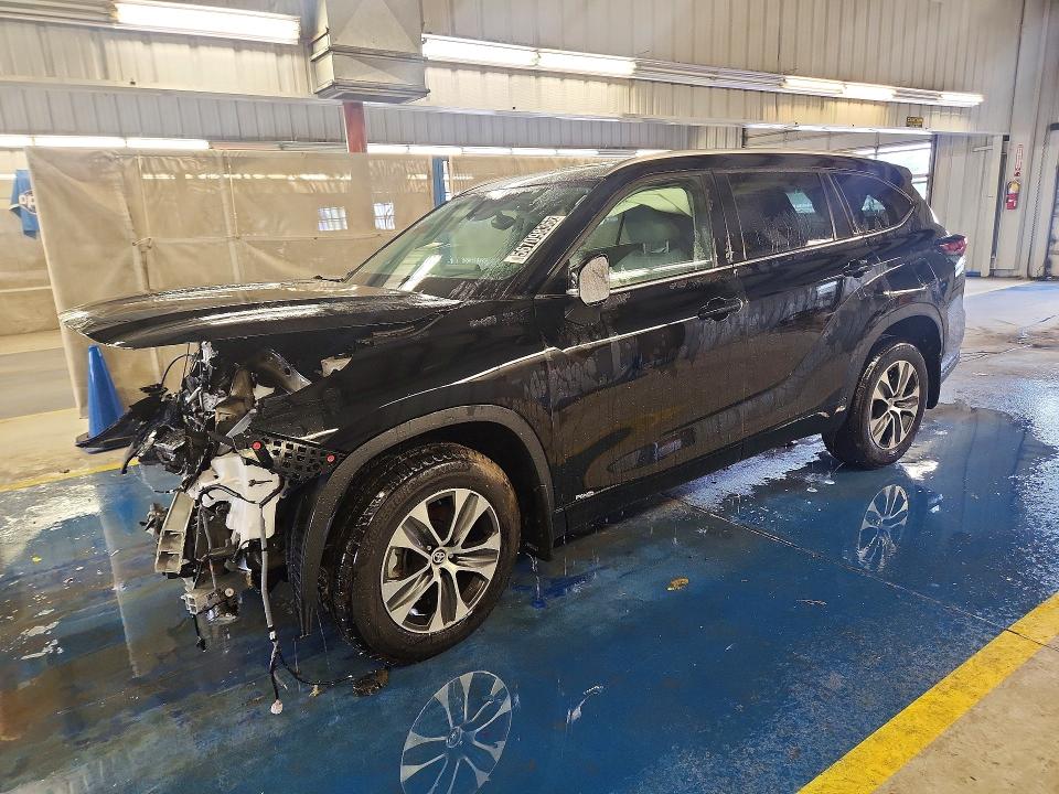 2026 Toyota Highlander hybrid VIN 5TDKBRCH6TS705413 COPART salvage auction — FRONT END, VA - CERT OF TITLE - SALVAGE, sold $10,200 on 2026-07-30 (photo 1)