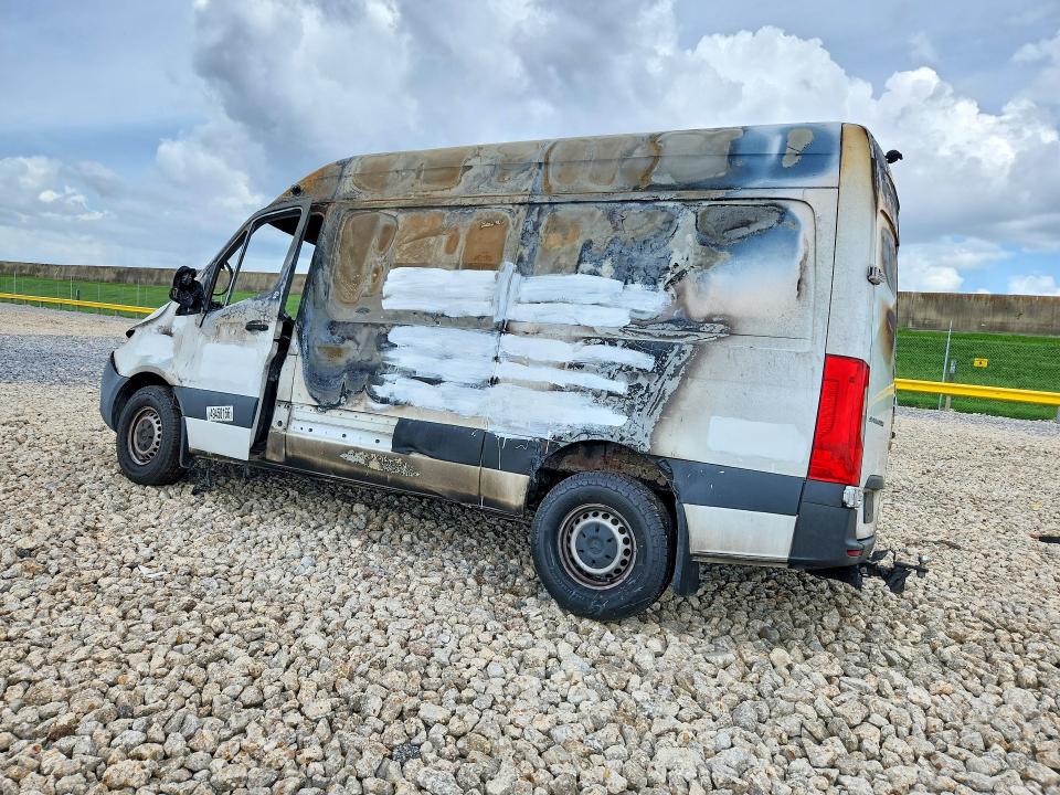 2021 Mercedes-benz Sprinter VIN W1Y4DBHY6MT078827 COPART salvage auction — BURN, LA - CERT OF TITLE-SALVAGE, sold $1,200 on 2026-07-29 (photo 2)