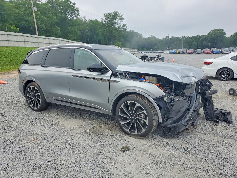2025 Lincoln VIN 5LMPJ9J44SJ882099 COPART salvage auction — FRONT END, NC - SALVAGE CERTIFICATE OF TITLE, sold $1,000 on 2026-07-29 (photo 4)