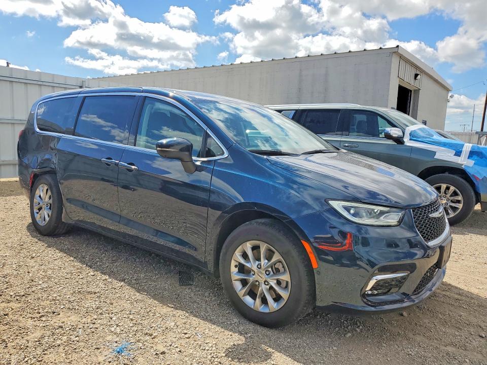 2023 Chrysler VIN 2C4RC3BG9PR619111 COPART salvage auction — REAR END, Ia - Cert Of Title-Salvage Title, sold $9,300 on 2026-07-29 (photo 4)