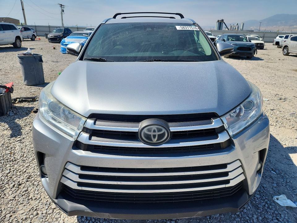 2017 Toyota VIN 5TDJZRFH6HS465225 COPART salvage auction — SIDE, UT - SALVAGE CERTIFICATE, sold $11,100 on 2026-07-31 (photo 5)