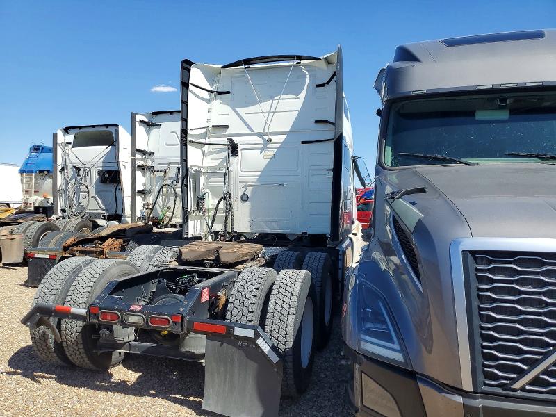 2023 Volvo Vnl VIN 4V4NC9EH8PN334892 COPART salvage auction — FRONT END, AZ - CERT OF TITLE - SALVAGE, sold $150 on 2026-07-12 (photo 4)