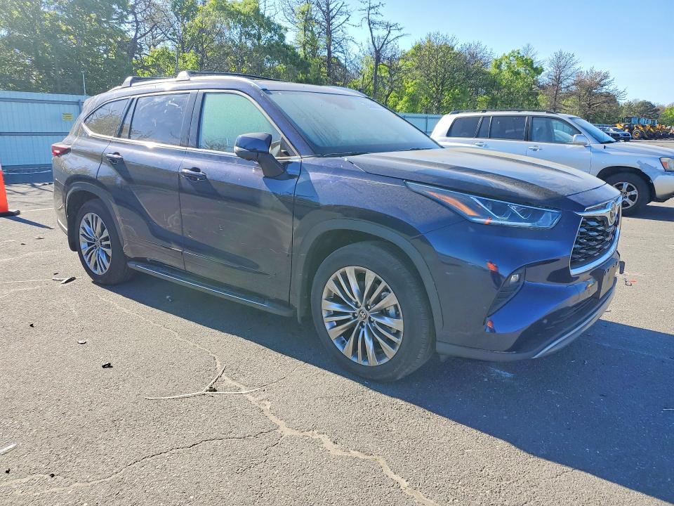 2026 Toyota Highlander VIN 5TDKDRBH9TS598045 COPART salvage auction — WATER/FLOOD, Ny - Mv907A-Flood Salvage, sold $80 on 2026-07-29 (photo 4)