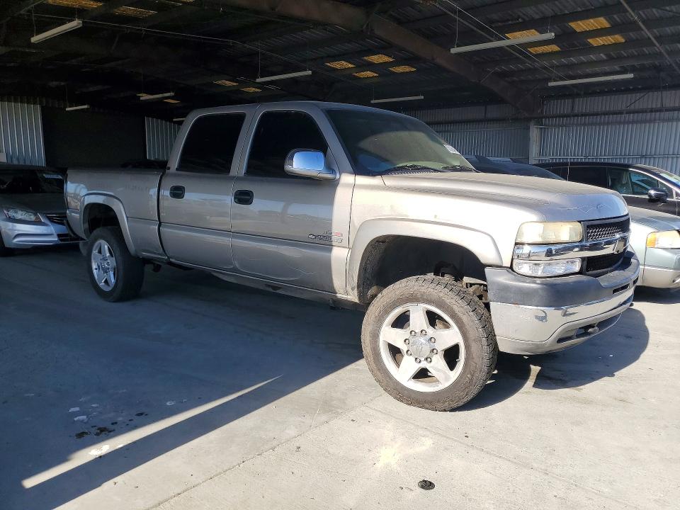 2002 Chevrolet Silverado VIN 1GCHK23102F108406 COPART salvage auction — VANDALISM, Ca - Salvage Certificate, sold $1,950 on 2026-07-02 (photo 4)