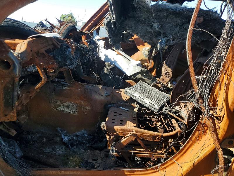 2019 Chrysler 300 VIN 2C3CCABG8KH555463 COPART salvage auction — BURN, CA - NON-REPAIRABLE VEHICLE CERT, sold $10 on 2026-07-09 (photo 7)