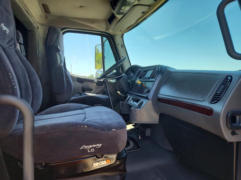 2005 Freightliner M2 106 VIN 1FVACWDJ25DV21761 COPART salvage auction — MINOR DENT/SCRATCHES, IN - CERTIFICATE OF TITLE (P), sold $16,200 on 2026-07-29 (photo 5)