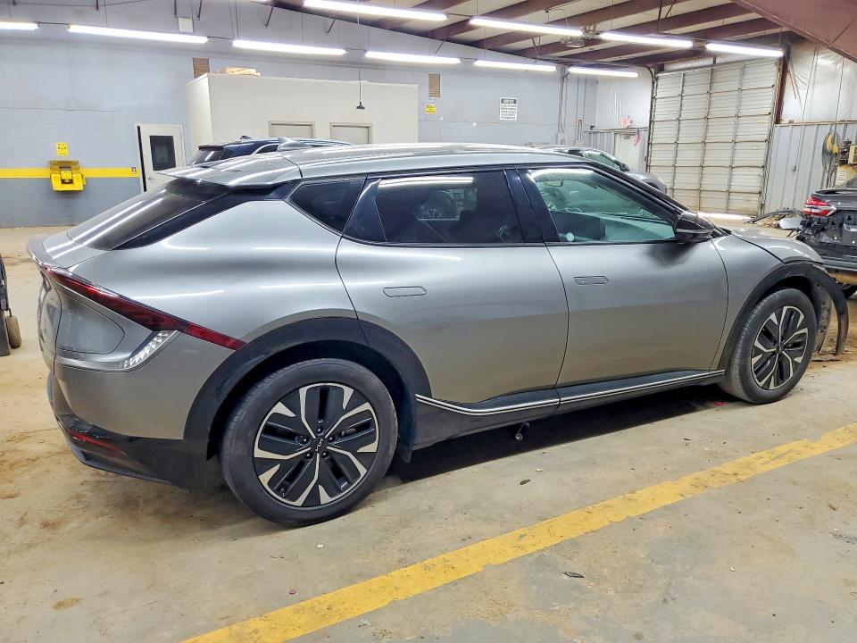 2023 Kia Ev6 VIN KNDC34LA7P5128300 COPART salvage auction — FRONT END, FL - DLR ONLY CERT OF DESTRUCTION, sold $4,450 on 2026-07-29 (photo 3)