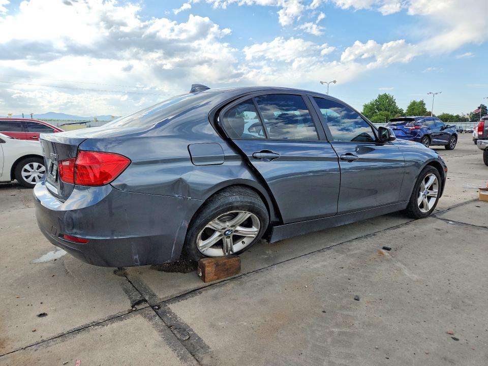 2013 BMW 3er VIN WBA3A5C51DF602856 COPART salvage auction — SIDE, CO - PUBLIC - SALVAGE TITLE, sold $825 on 2026-08-03 (photo 3)