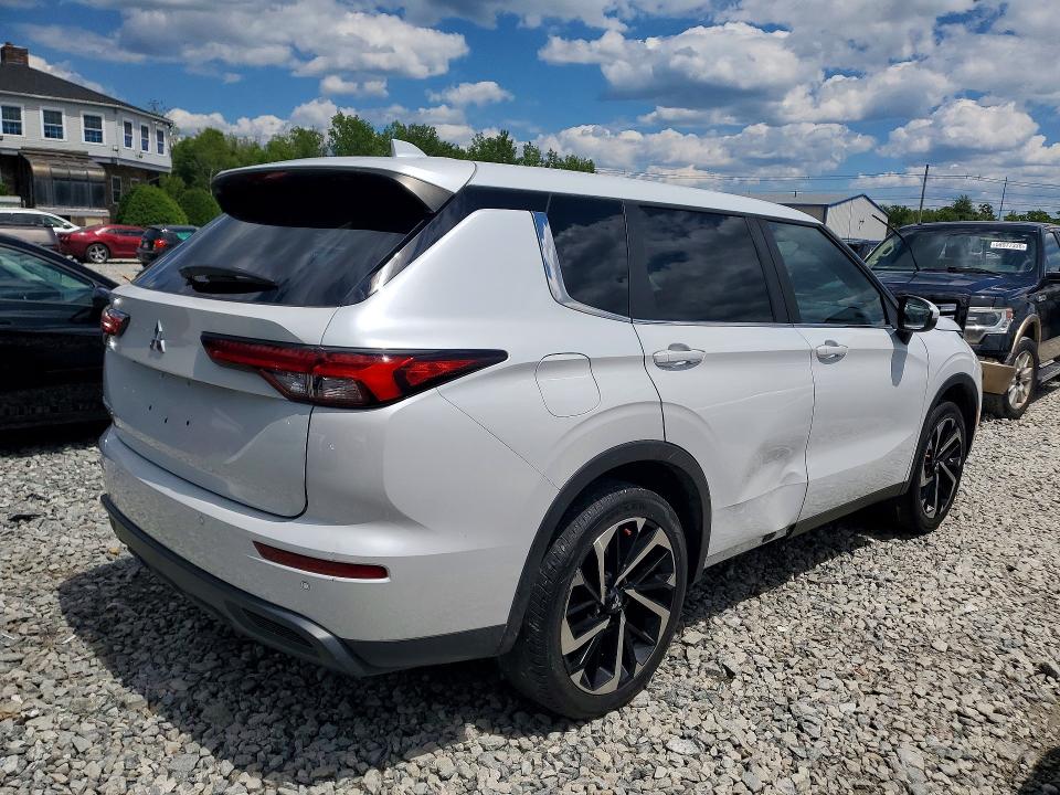 2022 Mitsubishi Outlander VIN JA4J3TA88NZ020267 COPART salvage auction — MINOR DENT/SCRATCHES, Wv - Dealer Only Clean Title (P), sold $11,800 on 2026-07-22 (photo 3)