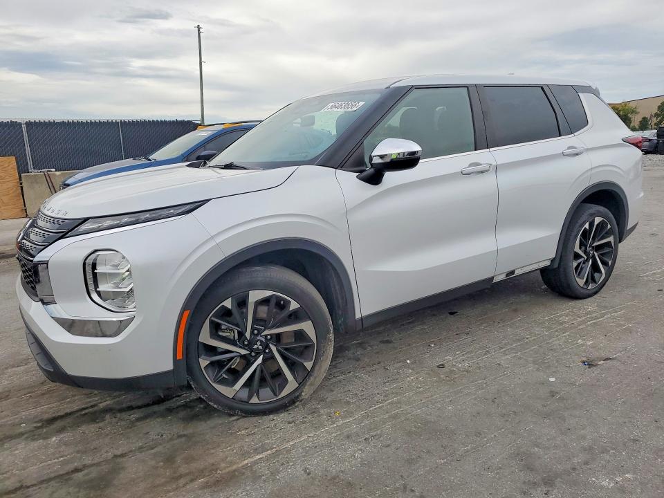 2022 Mitsubishi Outlander VIN JA4J3TA82NZ065852 COPART salvage auction — SIDE, Fl - Certificate Of Title (P), sold $8,800 on 2026-07-30 (photo 1)