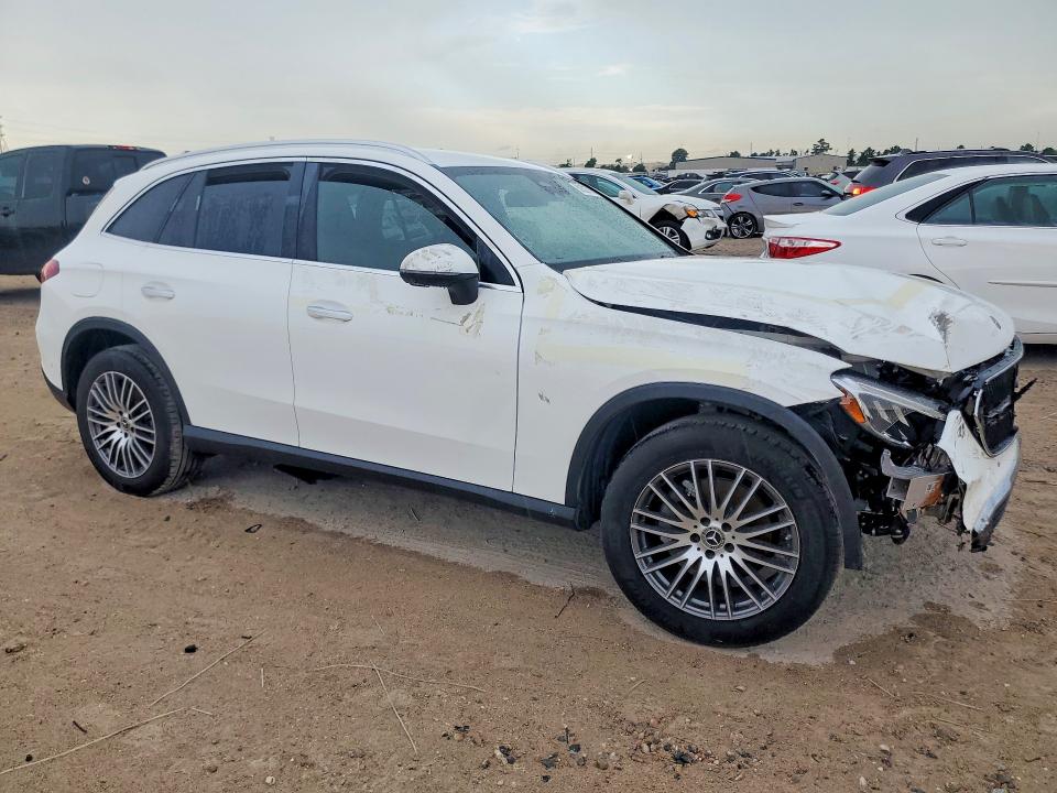2026 Mercedes-benz Glc VIN W1NKM4GBXTU105422 COPART salvage auction — FRONT END, Nv - Salvage Title, sold $20,000 on 2026-07-21 (photo 4)
