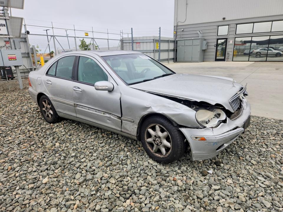 2004 Mercedes-benz C-klasse VIN WDBRF61J44A576463 COPART salvage auction — FRONT END, Ca - Salvage Certificate, sold $100 on 2026-07-09 (photo 4)