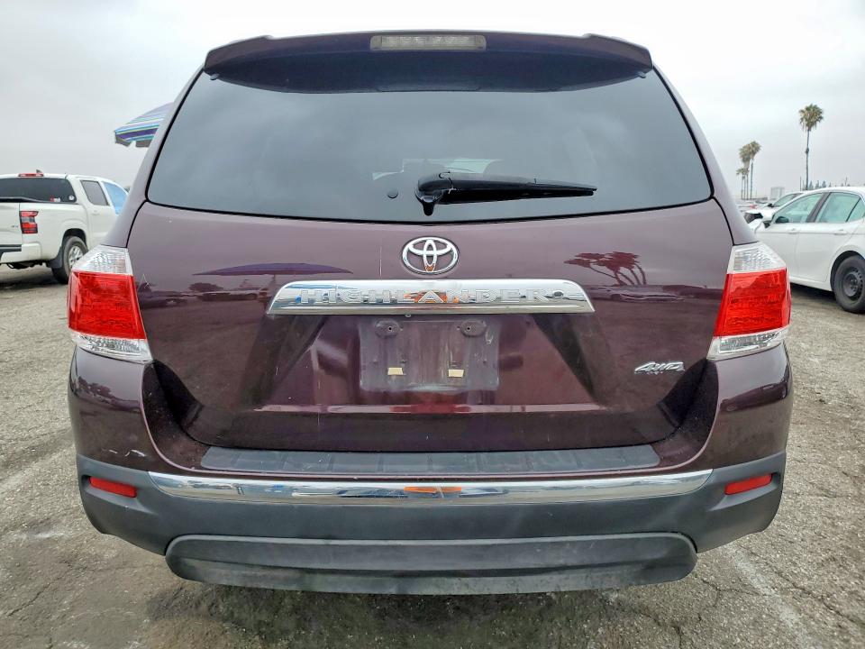 2011 Toyota Highlander VIN 5TDBK3EH2BS047503 COPART salvage auction — MINOR DENT/SCRATCHES, Ca - Dis/Dlr/Exp Only Clean Title (P), sold $4,200 on 2026-07-24 (photo 6)