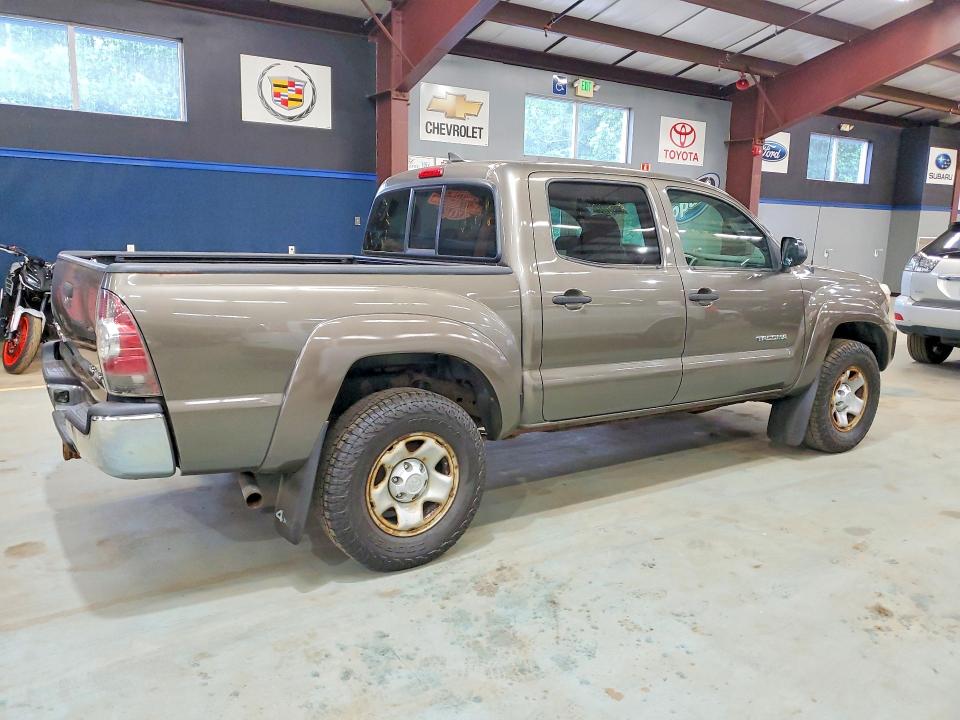 2014 Toyota Tacoma VIN 3TMLU4EN7EM138264 COPART salvage auction — MINOR DENT/SCRATCHES, NY - CERTIFICATE OF TITLE, sold $9,000 on 2026-07-31 (photo 3)