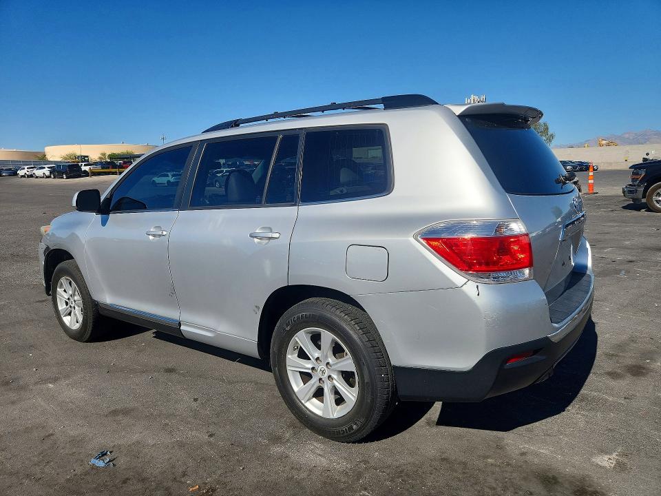 2011 Toyota Highlander VIN 5TDZK3EHXBS040815 COPART salvage auction — MINOR DENT/SCRATCHES, Nv - Cert Of Title-Rebuilt Total Lo, sold $2,600 on 2026-07-08 (photo 2)