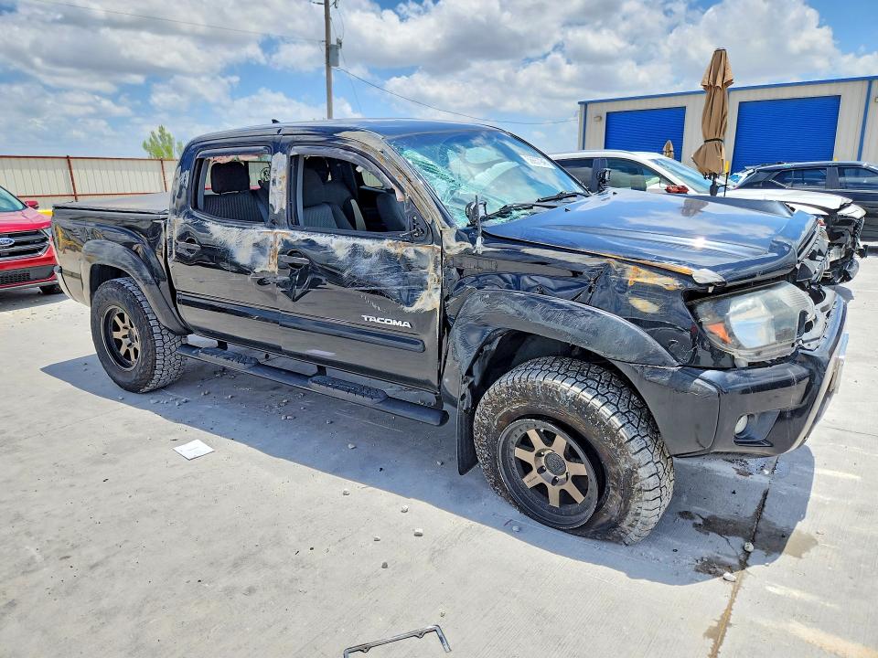 2015 Toyota Tacoma VIN 5TFJU4GN5FX081949 COPART salvage auction — SIDE, Tx - Salvage Vehicle Title, sold $2,550 on 2026-07-21 (photo 4)