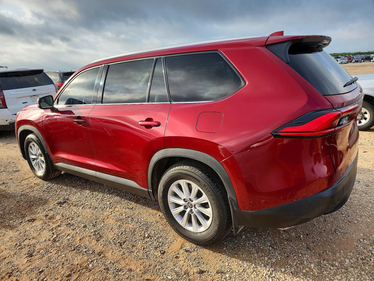 2024 Toyota Highlander VIN 5TDAAAA52RS010850 COPART salvage auction — Minor Dent/Scratches, TX - CERTIFICATE OF TITLE, sold $29,750 on 2026-07-08 (photo 2)