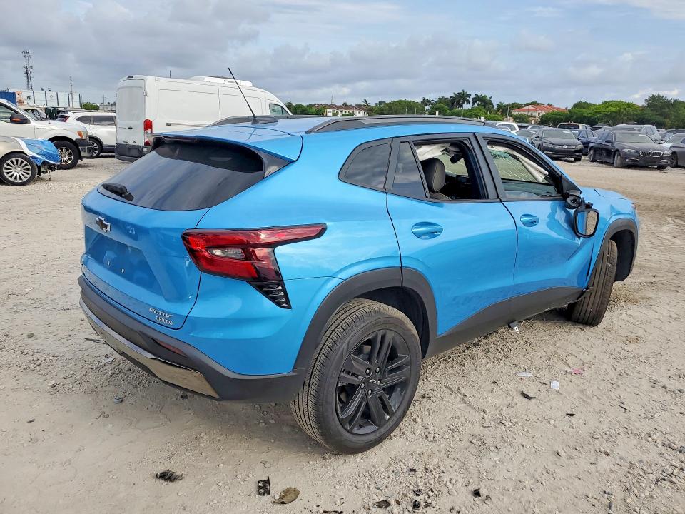 2025 Chevrolet Trax VIN KL77LKEP4SC280107 COPART salvage auction — ROLLOVER, FL - CERT OF TITLE SLVG REBUILDABLE, sold $1,900 on 2026-07-24 (photo 3)