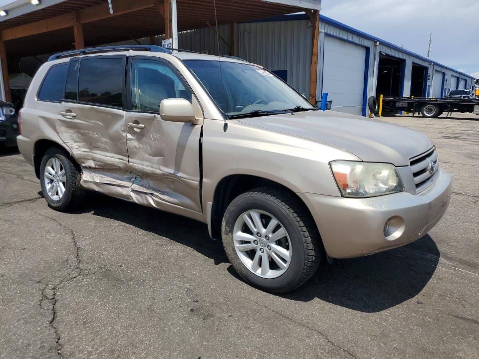 2004 Toyota Highlander VIN JTEEP21A240022541 COPART salvage auction — SIDE, CO - PUBLIC - SALVAGE TITLE (P), sold $900 on 2026-07-28 (photo 4)