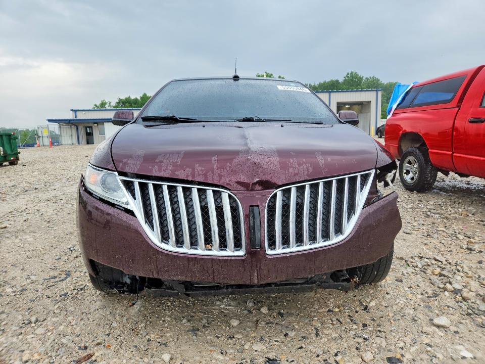 2011 Lincoln Mkx VIN 2LMDJ8JK6BBJ20853 COPART salvage auction — REAR END, Mi - Certificate Of Title, sold $175 on 2026-07-23 (photo 5)