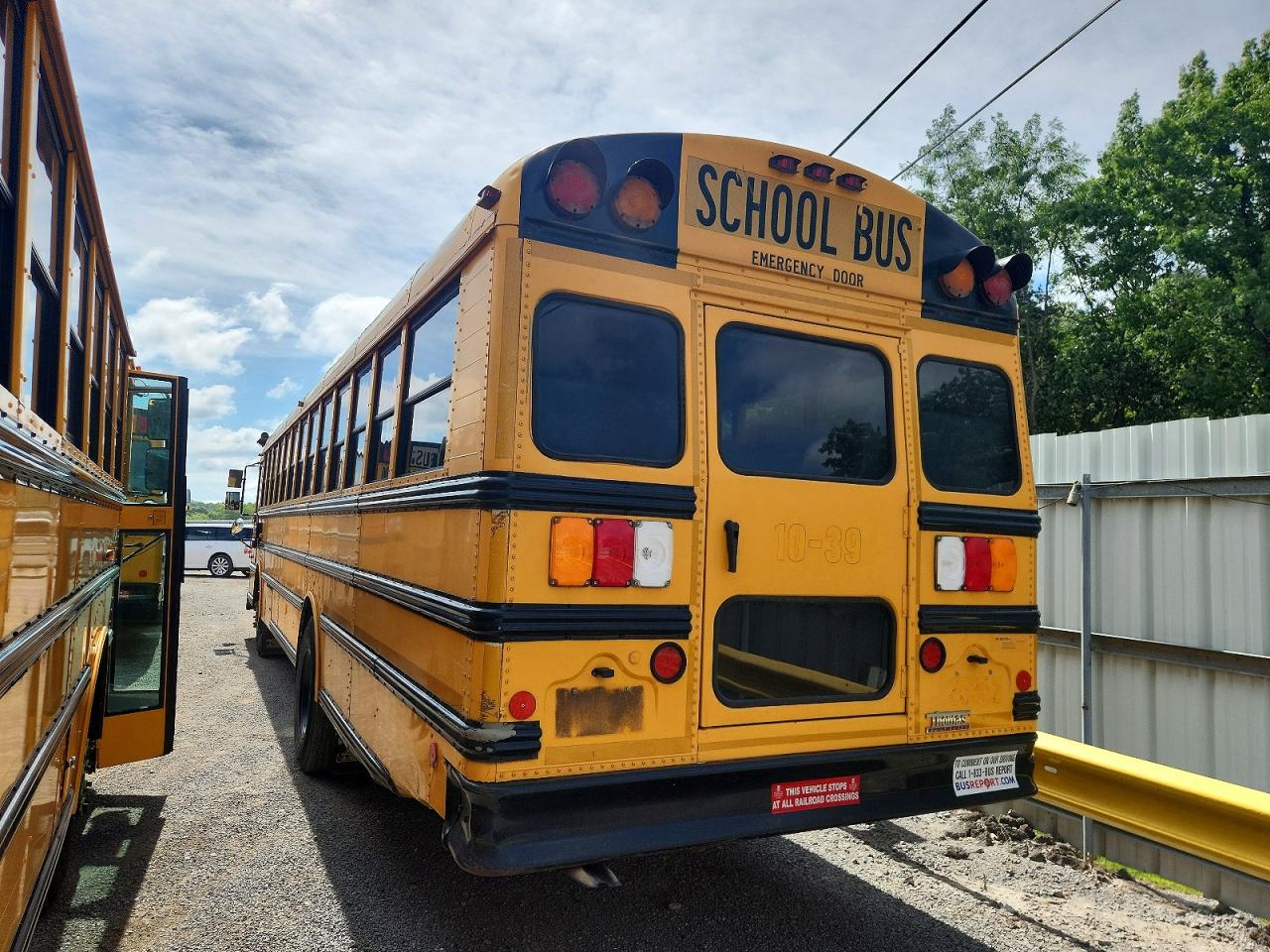 2011 Thomas Saf-t-line VIN 1T88S4E21B1132498 COPART salvage auction — Minor Dent/Scratches, TN - CERTIFICATE OF TITLE, sold $2,000 on 2026-09-08 (photo 3)