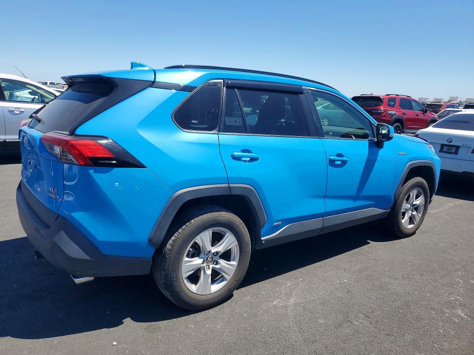 2019 Toyota Rav 4 VIN JTMRWRFV2KD003894 COPART salvage auction — SIDE, Sc - Salvage Title, sold $8,500 on 2026-07-15 (photo 3)