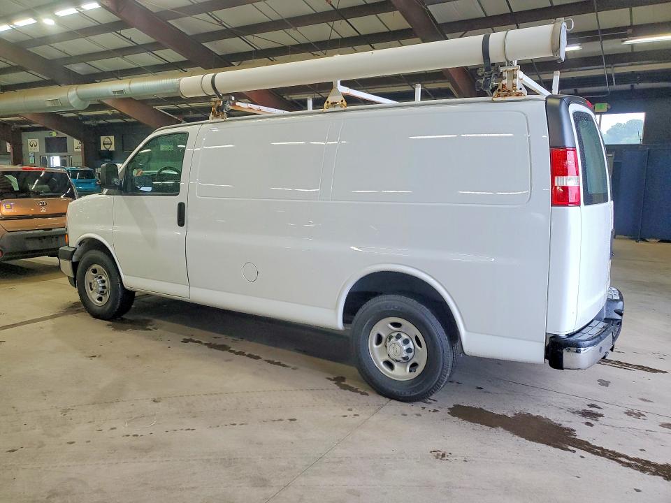 2018 Chevrolet Express 3500 VIN 1GCZGGFG0J1332449 COPART salvage auction — MINOR DENT/SCRATCHES, CT - CERTIFICATE OF TITLE, sold $450 on 2026-07-09 (photo 2)