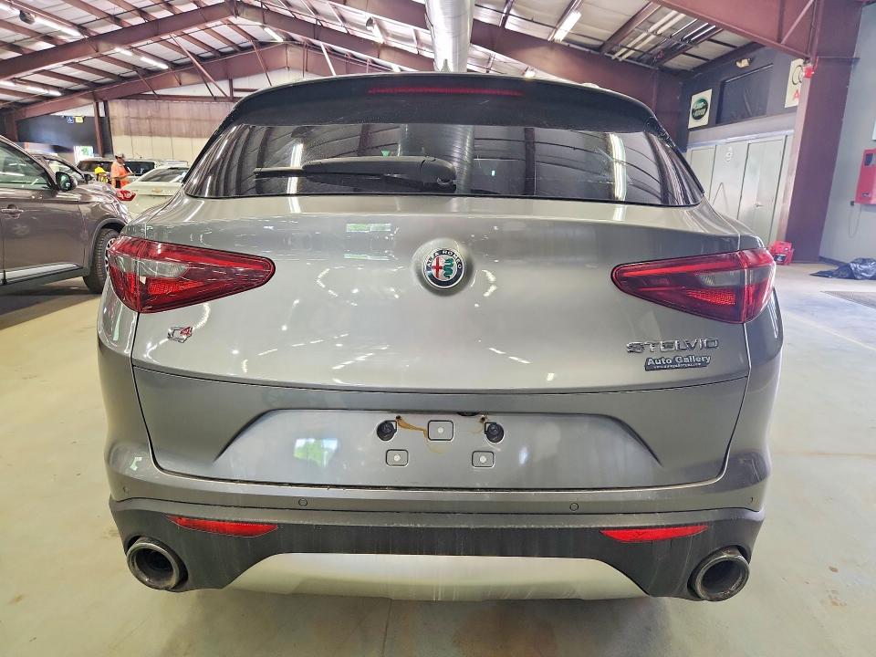 2018 Alfa romeo VIN ZASFAKBN8J7B67301 COPART salvage auction — MINOR DENT/SCRATCHES, Fl - Certificate Of Title, sold $7,000 on 2026-07-09 (photo 6)