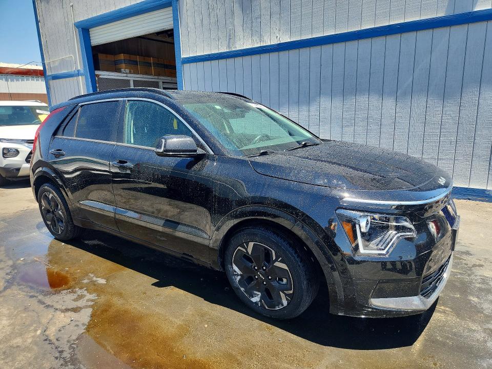2023 Kia Niro VIN KNDCR3L14P5035937 COPART salvage auction — SIDE, Nv - Salvage Title, sold $8,400 on 2026-07-20 (photo 4)