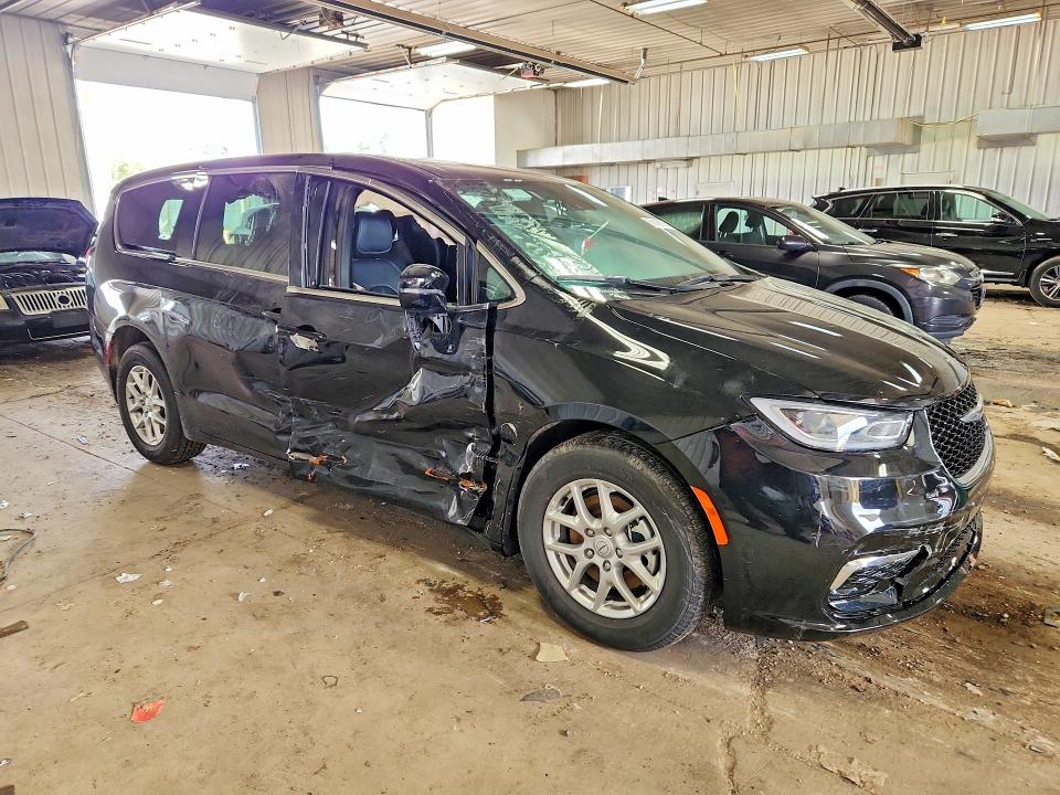 2026 Chrysler VIN 2C4RC1BGXTR167488 COPART salvage auction — SIDE, Fl - Cert Of Title Slvg Rebuildable, sold $19,500 on 2026-07-27 (photo 4)
