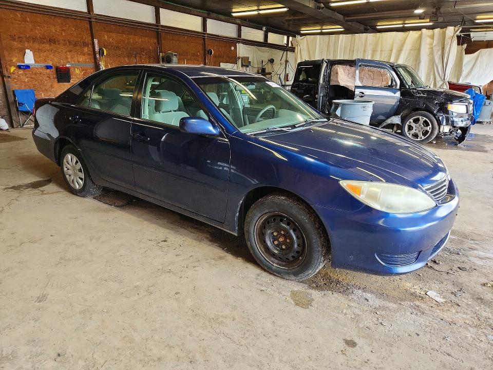 2005 Toyota Camry VIN 4T1BE30K25U014006 COPART salvage auction — MINOR DENT/SCRATCHES, Pa - Cert Of Title, sold $1,500 on 2026-07-02 (photo 4)
