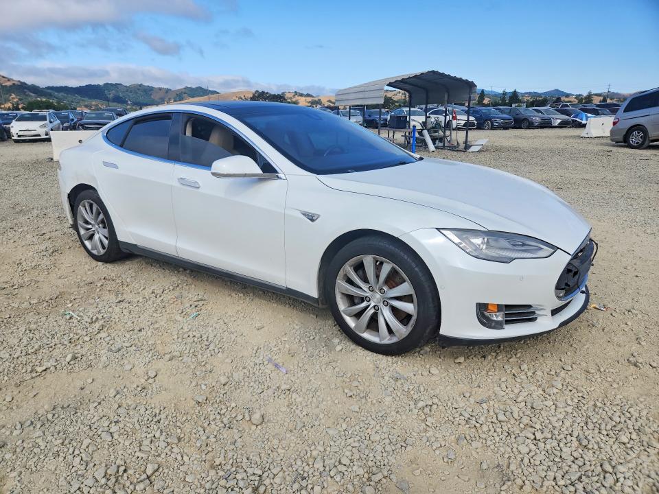 2015 Tesla VIN 5YJSA1H19FFP73861 COPART salvage auction — REAR END, CA - SALVAGE CERTIFICATE, sold $3,300 on 2026-07-16 (photo 4)