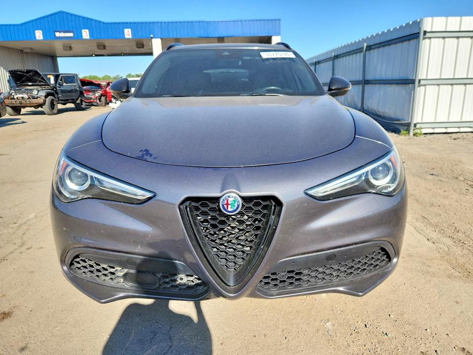 2021 Alfa romeo Stelvio VIN ZASPAKBN5M7D02601 COPART salvage auction — REAR END, IN - CERT OF TITLE-SALVAGE TITLE, sold $100 on 2026-08-10 (photo 5)