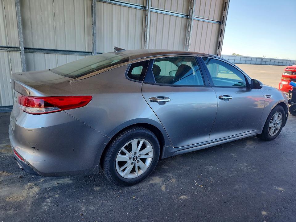 2018 Kia Optima VIN 5XXGT4L39JG211782 COPART salvage auction — MINOR DENT/SCRATCHES, Ca - Dis/Dlr/Exp Only Clean Title, sold $1,450 on 2026-07-30 (photo 3)