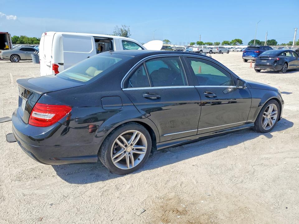 2014 Mercedes-benz C-klasse VIN WDDGF4HB7EA933069 COPART salvage auction — MECHANICAL, Fl - Dealer Only Clean Title (P), sold $1,300 on 2026-07-13 (photo 3)