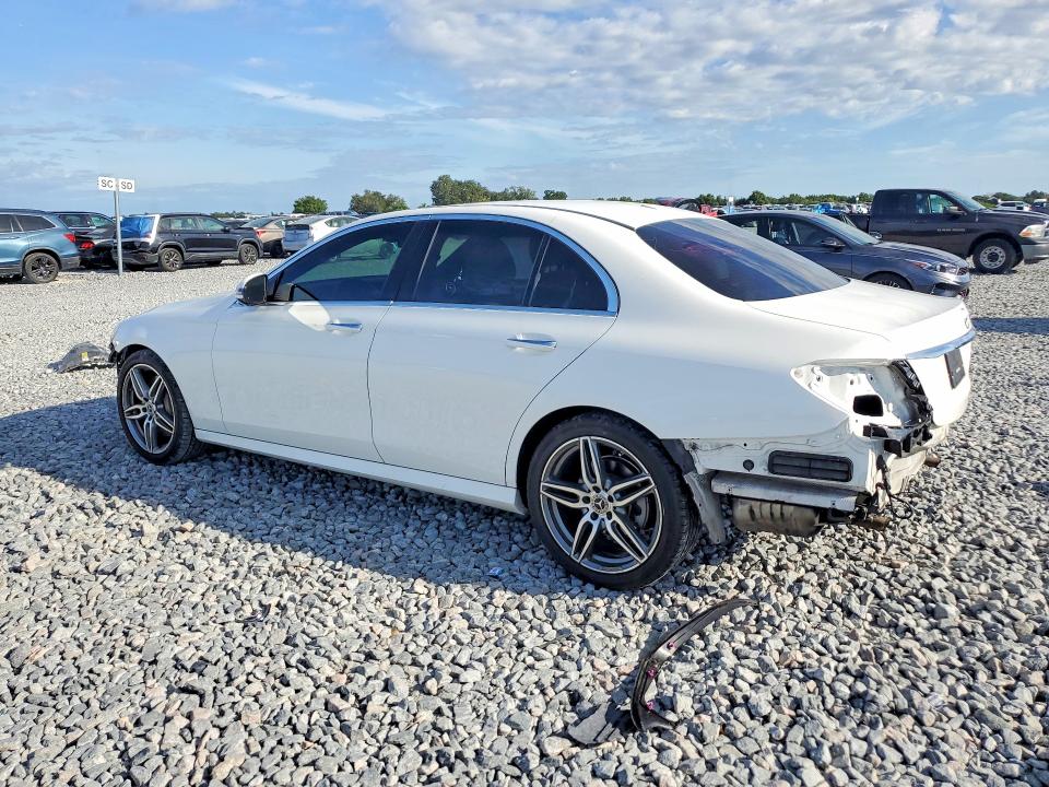 2018 Mercedes-benz E-klasse VIN WDDZF4JB2JA315851 COPART salvage auction — SIDE, FL - CERT OF TITLE SLVG REBUILDABLE, sold $9,500 on 2026-07-02 (photo 2)