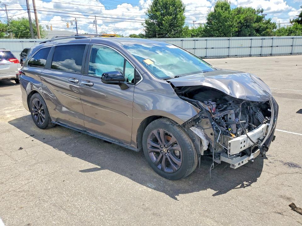 2022 Toyota Sienna VIN 5TDDRKEC3NS117307 COPART salvage auction — FRONT END, Oh - Certificate Of Title (P), sold $13,200 on 2026-07-10 (photo 4)