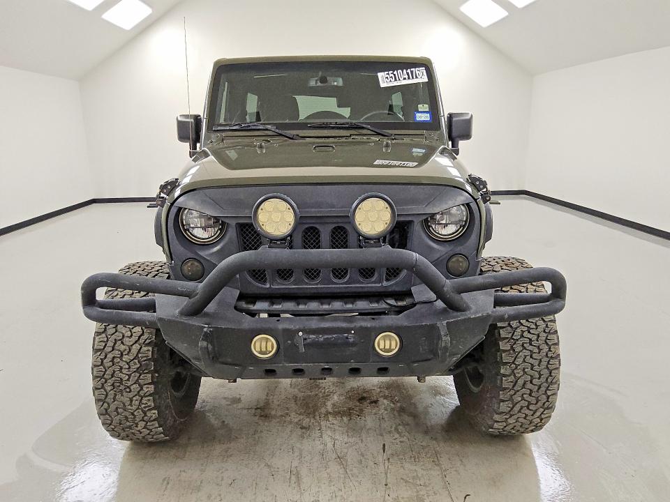 2015 Jeep Wrangler unlimited VIN 1C4BJWDG1FL760932 COPART salvage auction — MINOR DENT/SCRATCHES, Tx - Certificate Of Title, sold $3,750 on 2026-07-09 (photo 5)