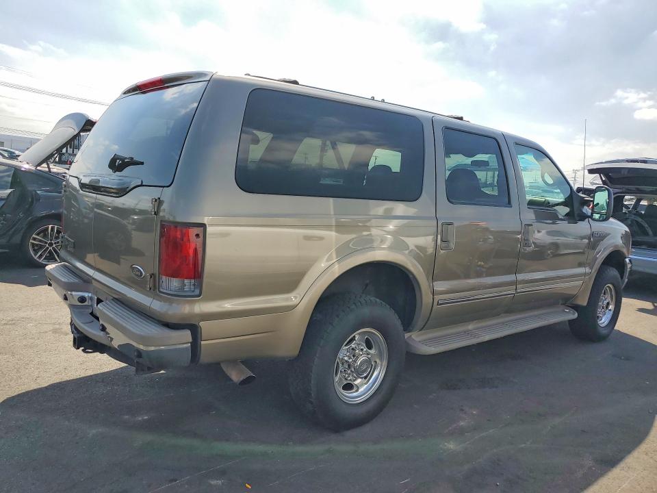 2002 Ford Excursion VIN 1FMSU43F02EA77747 COPART salvage auction — MINOR DENT/SCRATCHES, Ca - Dis/Dlr/Exp Only Clean Title, sold $18,100 on 2026-07-06 (photo 3)