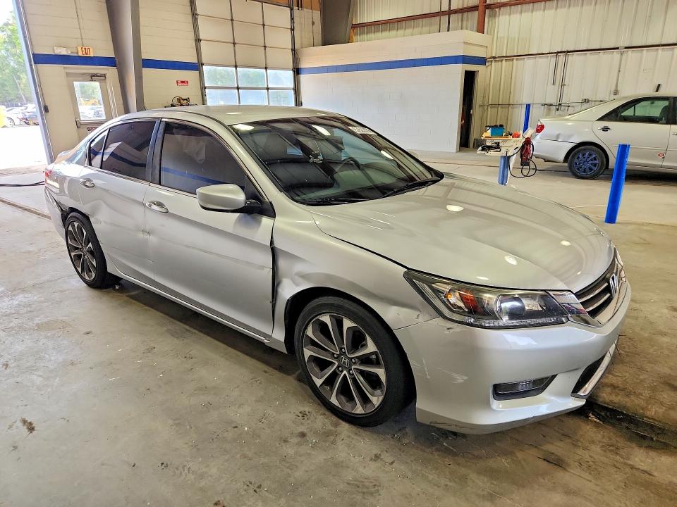 2015 Honda Accord VIN 1HGCR2F54FA189628 COPART salvage auction — SIDE, VA - CERT OF TITLE - SALVAGE, sold $4,000 on 2026-07-02 (photo 4)