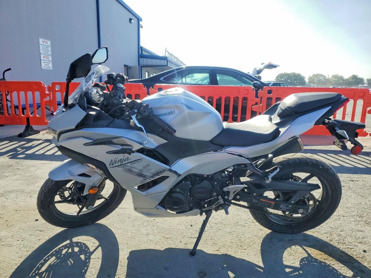 2025 Kawasaki EX500 VIN ML5EXGG15SDA70661 COPART salvage auction — Front End, CA - SALVAGE CERTIFICATE, sold $1,500 on 2026-07-09 (photo 3)