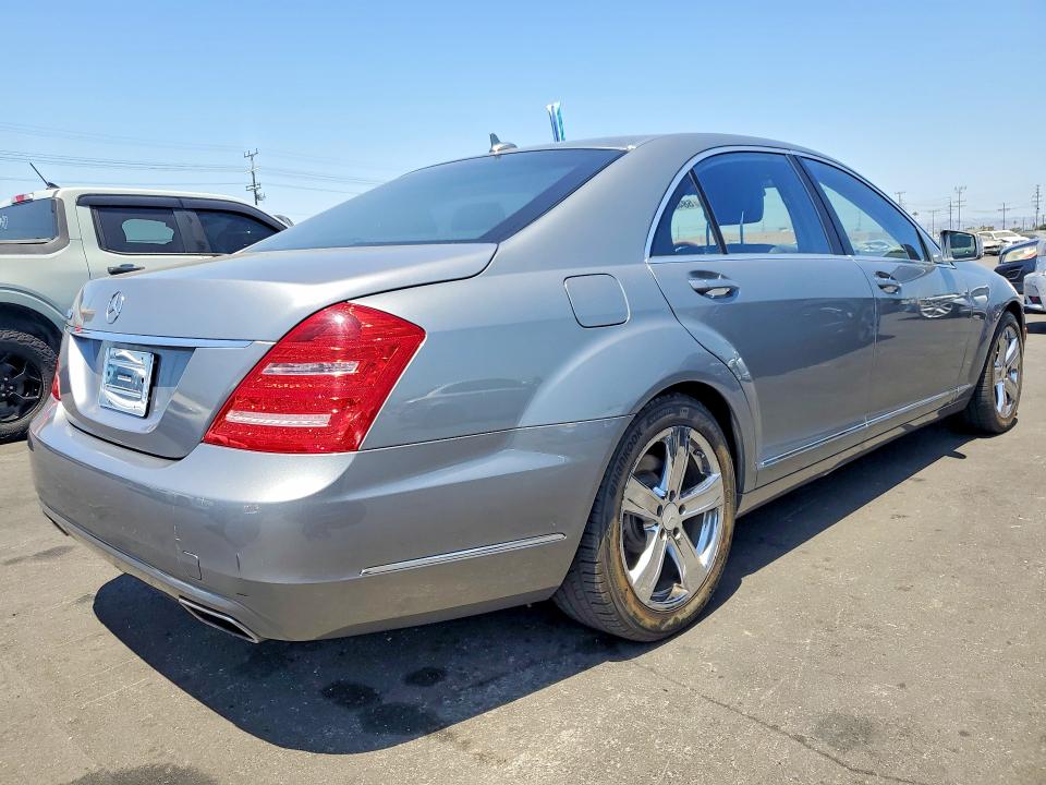 2012 Mercedes-benz S class VIN WDDNG7DB1CA490863 COPART salvage auction — MINOR DENT/SCRATCHES, Ca - Dis/Dlr/Exp Only Clean Title, sold $1,550 on 2026-07-08 (photo 3)