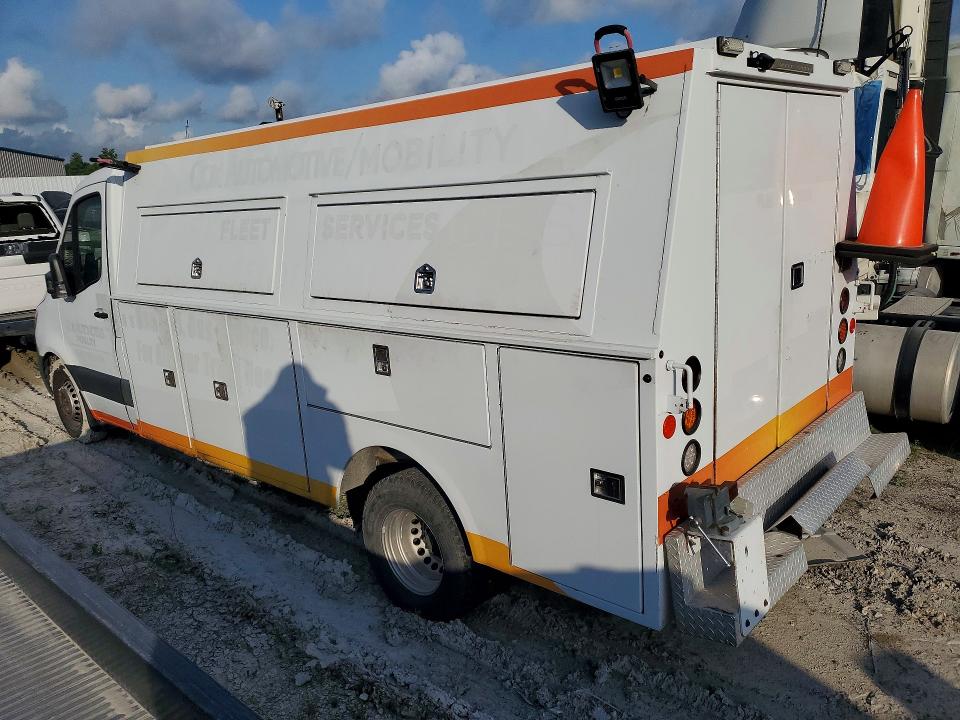 2019 Freightliner Sprinter VIN WDPPF4CD5KN039362 COPART salvage auction — NORMAL WEAR, TX - CERTIFICATE OF TITLE, sold $16,200 on 2026-07-17 (photo 2)