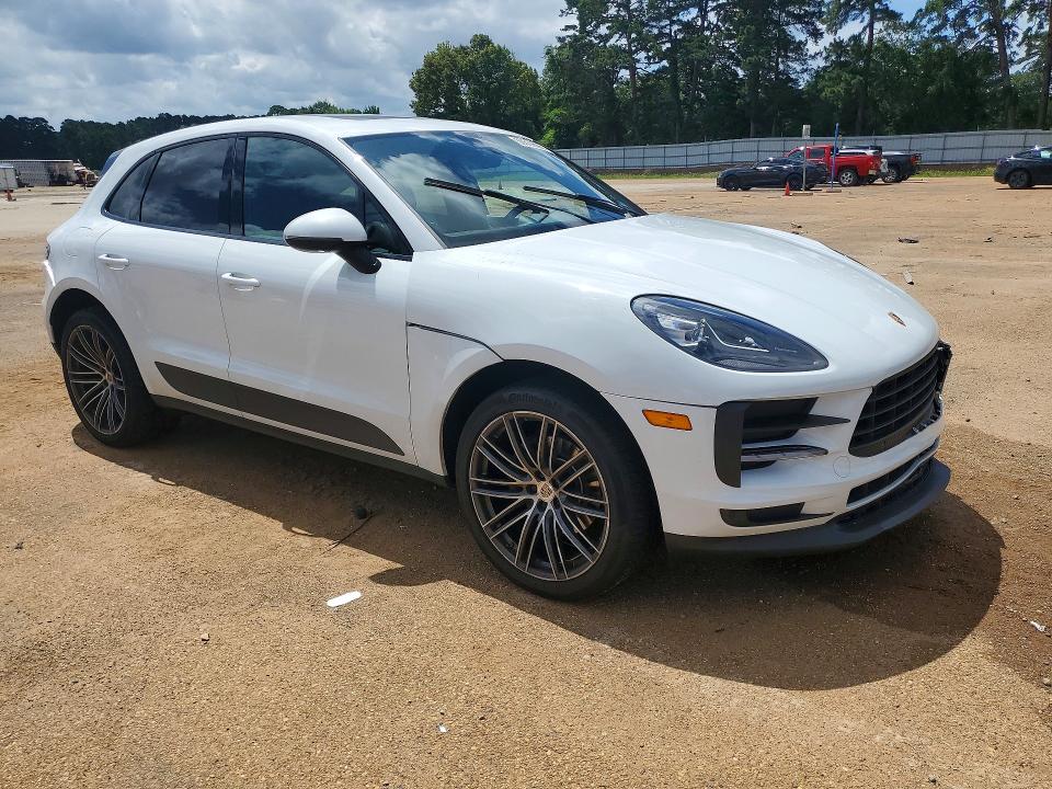 2019 Porsche Macan VIN WP1AA2A56KLB07576 COPART salvage auction — SIDE, Tx - Salvage Vehicle Title, sold $40 on 2026-07-27 (photo 4)