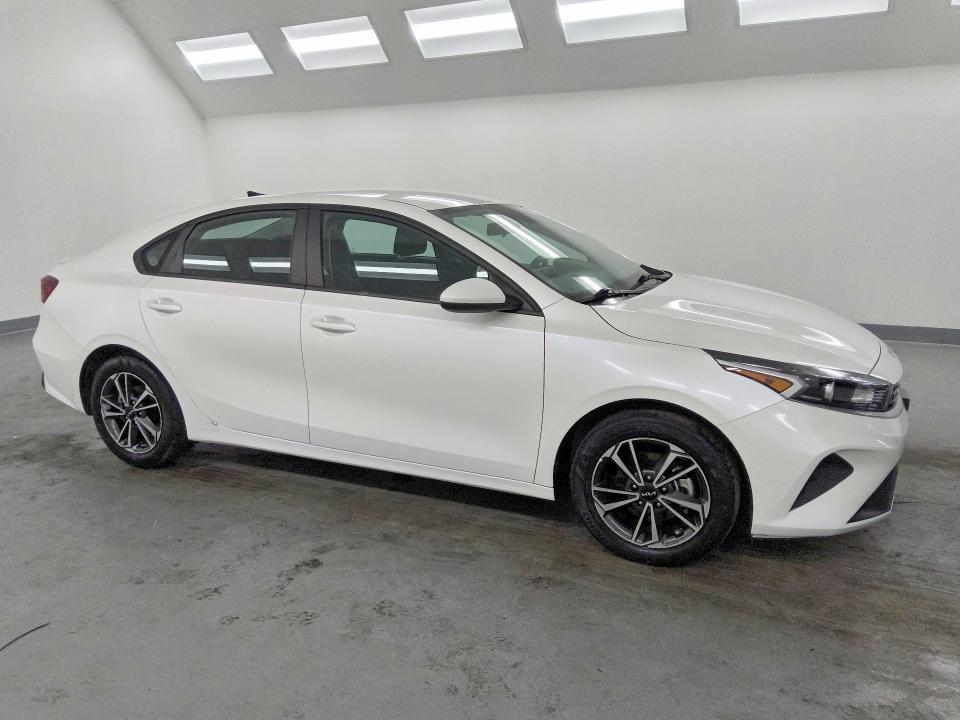 2022 Kia Forte VIN 3KPF24AD3NE499534 COPART salvage auction — NORMAL WEAR, CA - CERTIFICATE OF TITLE, sold $9,400 on 2026-07-14 (photo 4)