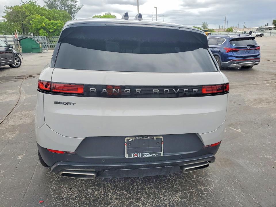 2024 Land rover RANGE ROVER VIN SAL1P9EU3RA166724 COPART salvage auction — SIDE, Fl - Cert Of Title Slvg Rebuildable, sold $39,000 on 2026-07-20 (photo 6)