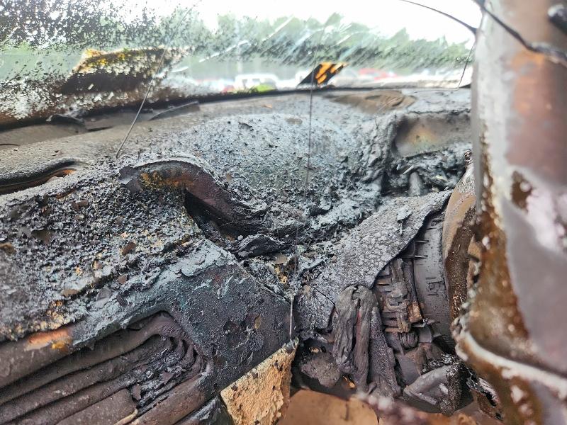 2008 BMW 3er VIN WBAVA37598NL52690 COPART salvage auction — INTERIOR BURN, Md - Cert Of Salvage > 75% Damage, sold $375 on 2026-08-04 (photo 9)